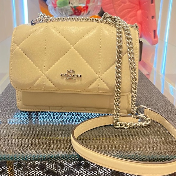 Coach Elegant White Quilted Shoulder Bag - Picture 4 of 8